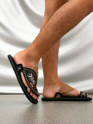 صنادل رجالية مسطحة مريحة ونعال شاطئية تقليدية بألوان متعددة