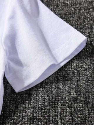 SHEIN تي شيرت صيفي للأولاد ذو ياقة دائرية وأكمام قصيرة مطبوع عليها حروف
