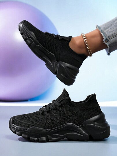 أحذية رياضية تشغيل سوداء للنساء، قابلة للارتداء خارج المنزل في الربيع/الخريف، عصرية متعددة الاستخدامات، بسيطة، مريحة، مانعة للانزلاق، منفذة للهواء