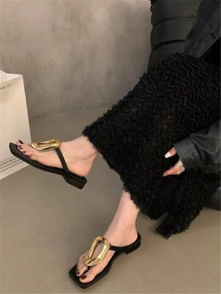 صندل كاجوال شريحة مسطح للنساء ذو إبزيم معدني غير شائع, صنادل مفتوحة للأصابع والأمام مريحة للارتداء في الصيف موديل جديد 2024