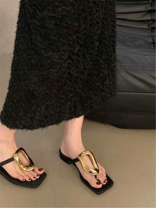 صندل كاجوال شريحة مسطح للنساء ذو إبزيم معدني غير شائع, صنادل مفتوحة للأصابع والأمام مريحة للارتداء في الصيف موديل جديد 2024