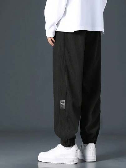 Manfinity Hypemode سروال تنفيس الرجال بخصر قابل للشد و بتفاصيل التصحيح