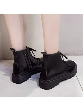 بوت نسائي بكاحل  مطبع بطراز بريطاني مع نعل سميك للغاية، بوت جلد نصف ساق للدراجات النارية، بوت مريحة للخارج