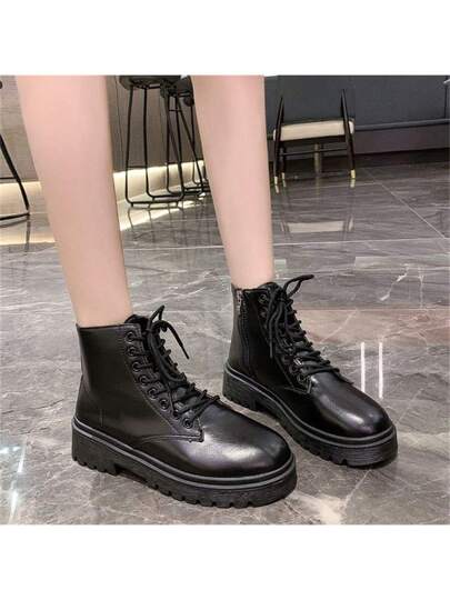 بوت نسائي بكاحل  مطبع بطراز بريطاني مع نعل سميك للغاية، بوت جلد نصف ساق للدراجات النارية، بوت مريحة للخارج