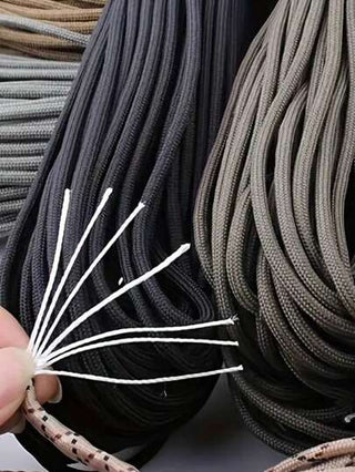 حبل البراشوت غير القابل للكسر ذو الجودة العالية 100قدم/31م ذو نواة مكونة من 7خيوط ، معدات التخييم الخارجية حبل الخيمة - حبل البقاء المتين للتخييم والنزهات وسلاسل الحيوانات الأليفة وغير ذلك - متوفر بأطوال 3م، 8م، 16م أو 31م للمشاريع الفنية