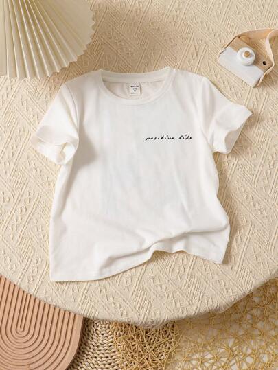 تي شيرت شبه رسمي للأولاد بياقة دائرية وأكمام قصيرة مزين بنمط العطلة