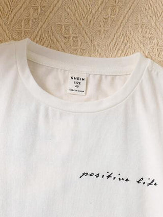 تي شيرت شبه رسمي للأولاد بياقة دائرية وأكمام قصيرة مزين بنمط العطلة