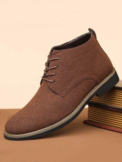 بوت رجالي عالي المستوى بتصميم أنيق غير لامع للأعمال العارضة، بطراز بريطاني مصنوع من الجلد الناعم والسويدي المرن