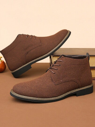 بوت رجالي عالي المستوى بتصميم أنيق غير لامع للأعمال العارضة، بطراز بريطاني مصنوع من الجلد الناعم والسويدي المرن