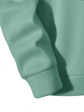 Manfinity RebelGame هودي رجالي واسع مع طباعة رسومات أحرف، ذو أكتاف ساقطة مصنوع من قماش حراري