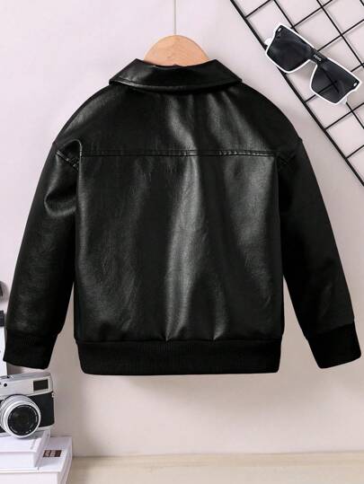 معطف جلد مزود بطبقتين من الجيوب على الصدر مع ياقة منسدلة وأكمام منخفضة مع سحاب للأولاد المراهقين