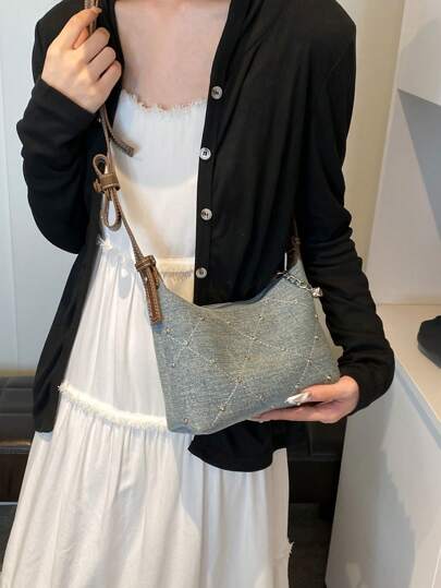 في 2024 ، حقيبة مربعة محمولة بتصميم جوكر كلاسيكي جديد بسيط بتصميم مخيط بالتطريز وبوضع أحجار راين، مناسبة للتسوق.