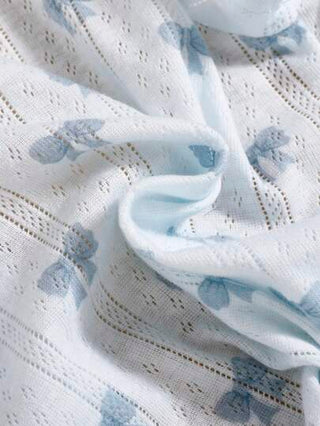 SHEIN طقم بيجاما بقطعتين من الرومبير قصير الأكمام بطبعة الدب البسيطة والوشاح للبنات الصغيرات باللون الأزرق