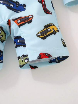 مايوه أولادي مجموعة بدلة السباحة والقبعة الشمسية للأولاد في الصيف مع سحاب، أزرق فاتح بطبعة سيارة كرتونية، مناسبة للشاطئ والسباحة والتزحلق على الماء وألعاب حديقة المياه