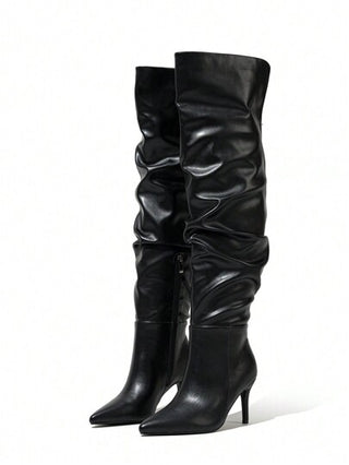 هودي موضة مُنسَّق، بوت جلدية فوق الركبة مثيرة للحفلات، نعل رفيع على شكل بوت الإصبع مفرط النعل مزين بالتجاعيد، نعل رفيع وسحاب جانبي، لون أسود