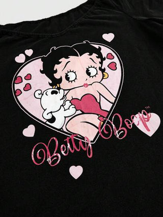 Betty Boop | ROMWE تي شيرت قصير الأكمام بفتحة على الكتف ضيق بطباعة شخصية كرتونية جميلة وقلب ، صيفي ، للمدرسة