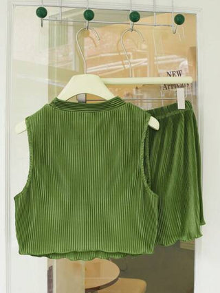 EZwear مجموعة (ملابس علوية وشورت) مقاسات كبيرة للنساء بلون سادة، مناسبة للاستخدام اليومي، بدون أكمام، 2 قطعة