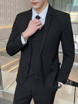 بدلة سوداء مكوّنة من قطعتين للعشاء الرجالي، الزي الرسمي للرجال