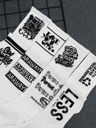 5 أزواج من جوارب الرجال الطويلة العشوائية البيضاء الأزياء للربيع و الصيف والخريف والشتاء. مثالي لرياضة كرة السلة و الملابس الشارعية و ركوب الألواح و الطلاب، جوارب منتصف الساق