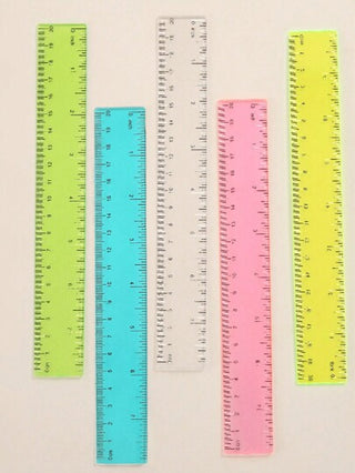 أدوات مكتبية ومدرسية مسطرة مستقيمة للقياسات والرسم 20 سم ملونة من البلاستيك 5 قطع