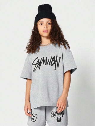 girls-sets SUMWON طقم بلوزة للأطفال غير مميزة مع طبعة وسروال قصير بقطعتين