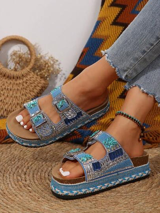 نعال صنادل نسائية فلورية مزينة بالألماس سهلة الإرتداء منخفضة السُمك موديل جديد لربيع/صيف 2025 قطعتين