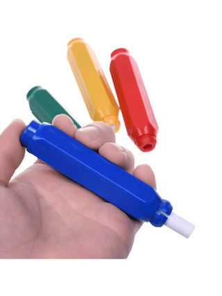 أدوات مكتبية ومدرسية حامل الطباشير الدافع 1 قطعة للمدرسين، مشبك الطباشير للسبورة السوداء حامل الطباشير للرسم على السبورة الرسمية، حامل ممحاة السبورة السوداء، حامل الطباشير بصندوق تخزين بلاستيكي مغناطيسي للأطفال