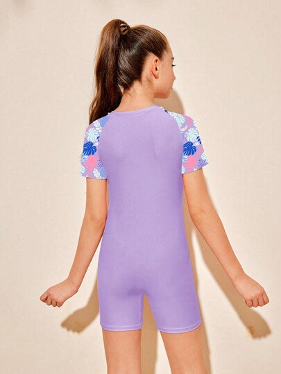 مايوه قطعة واحدة بأكمام قصيرة وسحاب لطفلة مراهقة مطبوع عليها نباتات استوائية للاستخدام في العطلة