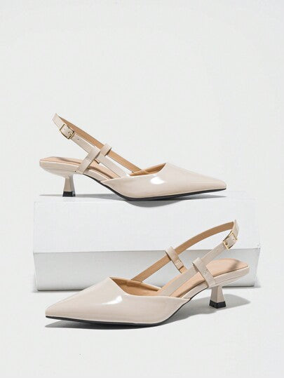 حذاء كعب نسائي بكعب كت بلون عاري وبمقدمة مدببة وجزء خلفي مغلق ذو رباط كاحل، أنيق ومريح للارتداء اليومي والنزهات الخارجية والتنقل، ربيع / صيف، حذاء عالي الكعب بلون بيج من البولي يوريثان