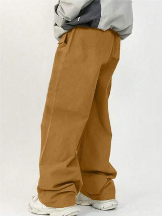 SHEIN سروال بنمط أكاديمية منتجع صبي مستدق جيب فضفاض بنمط سادة نسيج خام مع رقع 3D