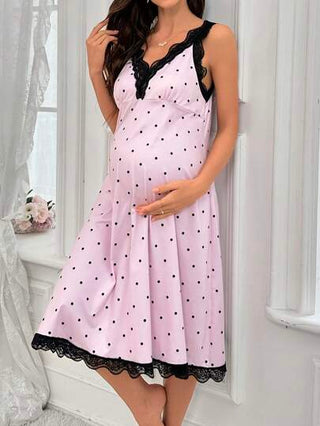 Shein Underwear&Sleepwear Maternity فستان نوم للحمل برقبة على شكل V مطبوع بنقاط مزينة بالدانتيل و ألوان متباينة مع أربطة