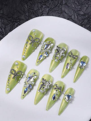 أظافر وهمية بتصميم عين القطة بلون أخضر زيتوني وكعب عال صناعة يدوية مع ديكورات زخرفية من المعدن والراين ستون والقلب على طراز Y2K، مناسبة للحفلات والمناسبات والاستخدام اليومي، متوفرة ب- 3 مقاسات، قابلة لإعادة الاستخدام مع أدوات مرفقة