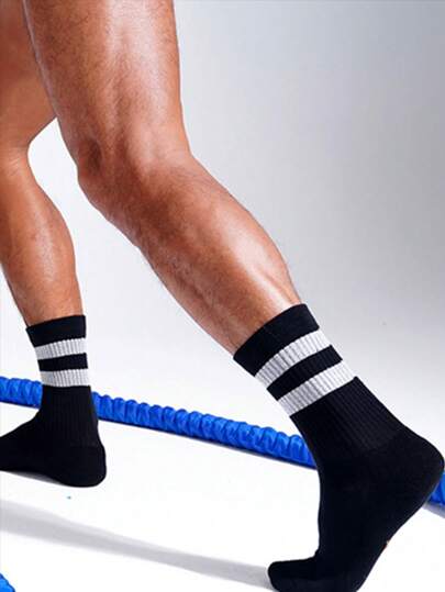 1 / 2 / 6 / 8 أزواج من جوارب رياضية طويلة بخطوط سوداء وبيضاء للرجال ، جوارب رياضية لياقة بطول الركبة ، جوارب مشتركة بين الجنسين