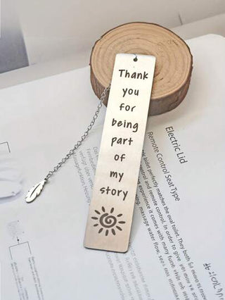 قلادة على شكل كتاب مطبوعة بنقش حسب الطلب من الفولاذ المقاوم للصدأ، علامة صفحة ومساعد قراءة، هدية مميزة وممتعة لعشاق الكتب، هدية للأصدقاء، هدية معلم في عيد المعلم، قلادة علامة صفحة معلقة، معبأة في علبة هدايا، هدية تخرج، هدية للطلاب