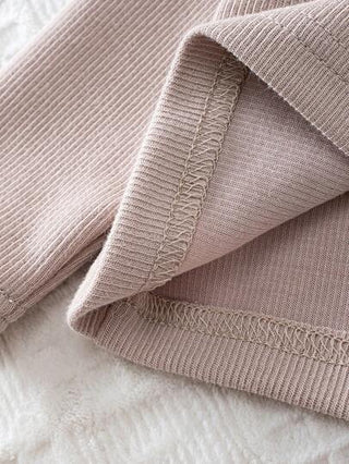 SHEIN طقم جمبسوت طويلة الأكمام للأطفال الرضع الولد بالرقعة 3قطع، قبعة وكشكش، طقم ملابس كاجوال