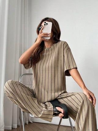 طقم حريمي قطعتين EZwear مجموعة تي شيرت رياضي فضفاض مخطط و بنطلون للنساء