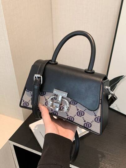 حقيبة يدوية علبة عتيقة للنساء قطعة واحدة، حقيبة كروس بغطاء مطبوع بحرف، شكل مربع، حزام قابل للفصل