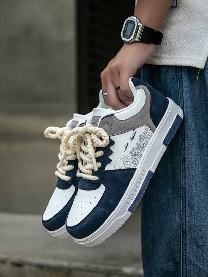 حذاء رياضي كاجوال منخفض القمة بألوان متباينة وكعب منبسط للرجال، بتصميم معقد من الألوان المتناغمة بناءً على طراز قديم، حذاء مريح للاستخدام اليومي