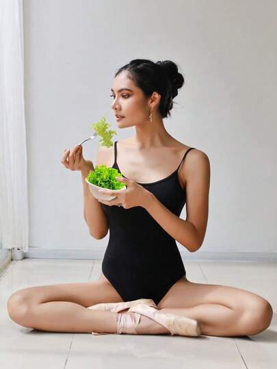 20/50 قطعة أطباق ورقية، أطباق ورقية قابلة للتحلل العضوي عالية الجودة، 220 مل، لتقديم السلطات والآيس كريم والحلويات والشوربة الساخنة، مثالية للنزهات والحفلات العطلات والتوصيل والاستخدام اليومي في المدارس، هدية عيد الميلاد