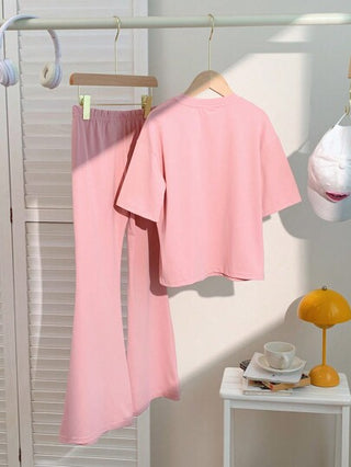 girls-sets طقم للفتيات المراهقات: تي شيرت بأكمام قصيرة مطبوع بشكل قلب وبنطلون بقصة واسعة للسيقان، طراز ملائم وعصري