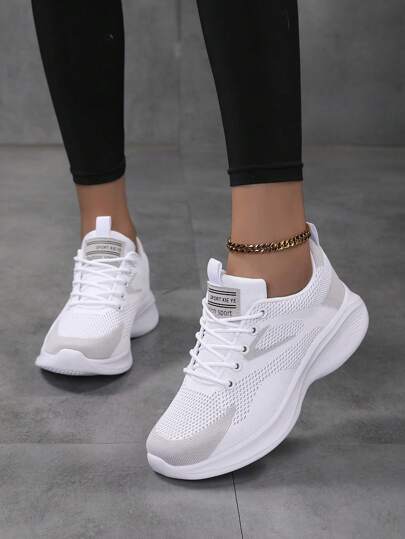 أحذية رياضية كاجوال للنساء - أحذية جري بتصميم شبكي منفذ للهواء، ذات تصميم أربطة ناعم ومريح، بنقوش هندسية، منخفضة الكاحل للاستخدام طوال الأوقات باللون الرمادي/الأبيض/الأخضر مع بطانة MD - يتم تنظيفها باليد أو جافة فقط'