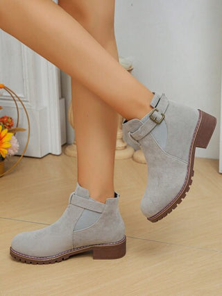 بوت نسائي قصير جديد وأنيق لعام 2024، بوت قصيرة رقيقة ذات طراز خفيفة الوزن مريحة متعددة الاستخدامات