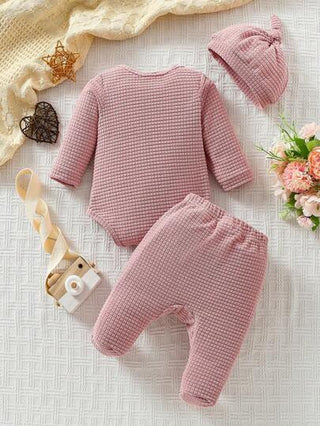 SHEIN طقم الملابس المرتاحة للاطفال البنات 3قطع: رومبير طويلة الأكمام باللون الأحادي، بنطلون وقبعة