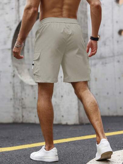 Manfinity Homme شورت للرجال بجيوب قابلة للطي وخصر مخصر بحبل من الجانب