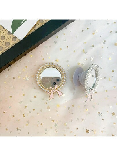 قطعة واحدة من حامل هاتف ملتصق مرصّع باللؤلؤ في شكل فيونكة مع مرآة - قاعدة عالمية مرنة للمكياج والهواتف الذكية متوافقة مع ايفون و أجهزة الأندرويد ، هدية لأعياد الميلاد ، العائلة ، الأصدقاء ، مقبض هاتف قابل للضغط والسحب ، حامل هاتف ، اكسسوارات الهاتف