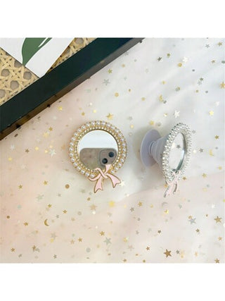 قطعة واحدة من حامل هاتف ملتصق مرصّع باللؤلؤ في شكل فيونكة مع مرآة - قاعدة عالمية مرنة للمكياج والهواتف الذكية متوافقة مع ايفون و أجهزة الأندرويد ، هدية لأعياد الميلاد ، العائلة ، الأصدقاء ، مقبض هاتف قابل للضغط والسحب ، حامل هاتف ، اكسسوارات الهاتف