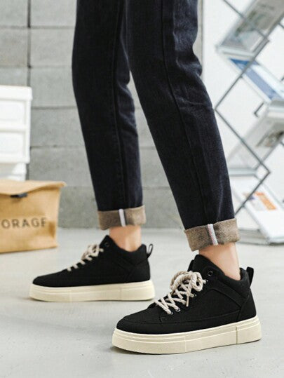 أحذية رياضية كاجوال بغلق رباط مريحة مضادة للإنزلاق، طراز ملابس الشارع الأنيقة للرجال، مناسبة للأنشطة الخارجية