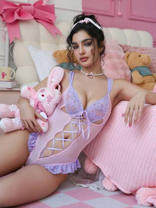 PetitDoll جمبسوت لامرأة بتباين ألوان وتصميم كشكشة وتقاطع كلاسيكي مصنوعة من تطريز الدانتيل