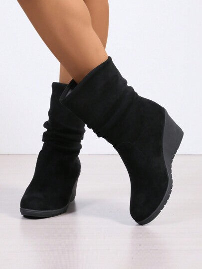 الأحذية السوداء للكاحل للنساء, البوت متوسط الطول الأنيق ذو الرقبة المطوية والزيبرة الجانبية والتصميم المنصة بتصميم إصبع القدم المستدير الجديد، بوت موضة سوداء