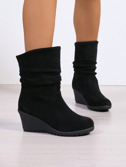 الأحذية السوداء للكاحل للنساء, البوت متوسط الطول الأنيق ذو الرقبة المطوية والزيبرة الجانبية والتصميم المنصة بتصميم إصبع القدم المستدير الجديد، بوت موضة سوداء